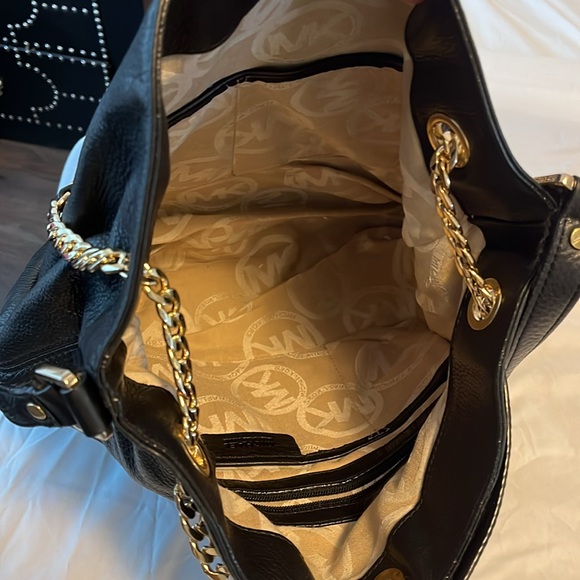 Michael Kors Black Pebbled Leather Crossbody Chain Bag - Picture 3 of 5